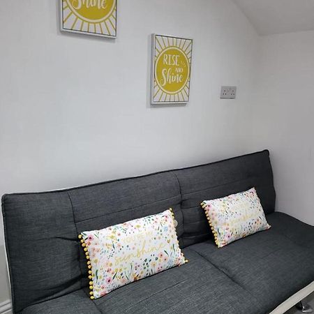 Apartamento Fancy Basement Flat B Londres Exterior foto