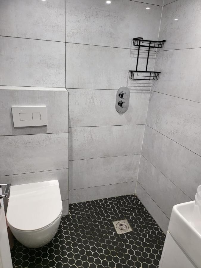Apartamento Fancy Basement Flat B Londres Exterior foto