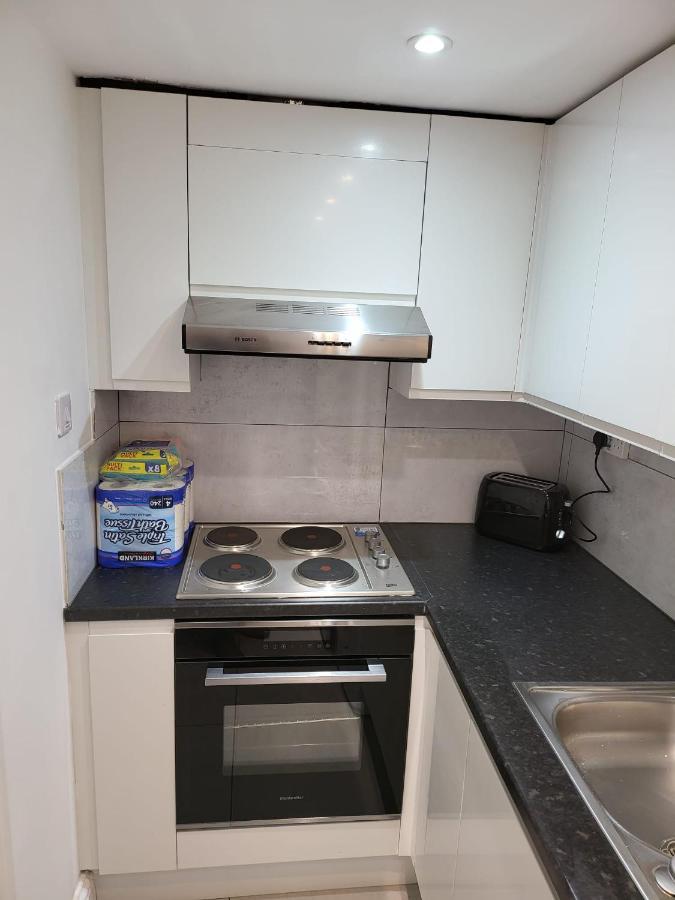 Apartamento Fancy Basement Flat B Londres Exterior foto