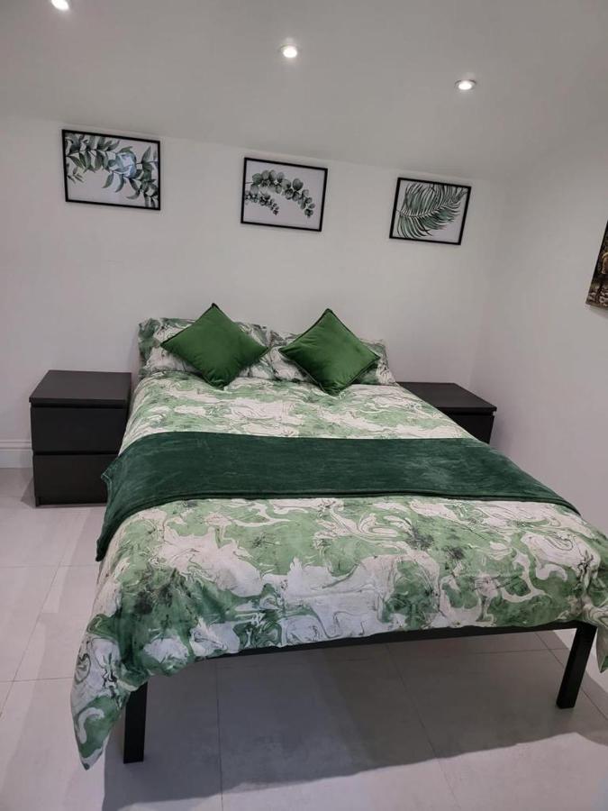 Apartamento Fancy Basement Flat B Londres Exterior foto