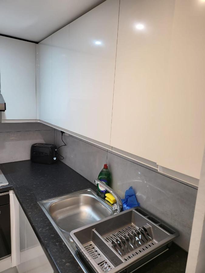 Apartamento Fancy Basement Flat B Londres Exterior foto