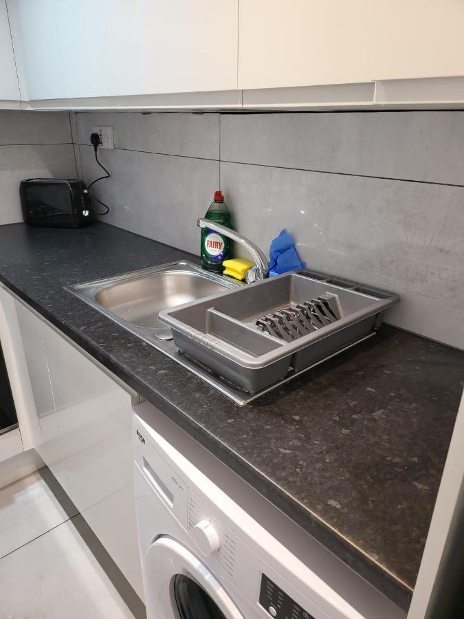 Apartamento Fancy Basement Flat B Londres Exterior foto