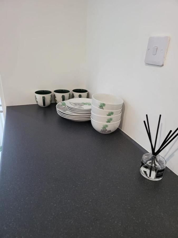 Apartamento Fancy Basement Flat B Londres Exterior foto