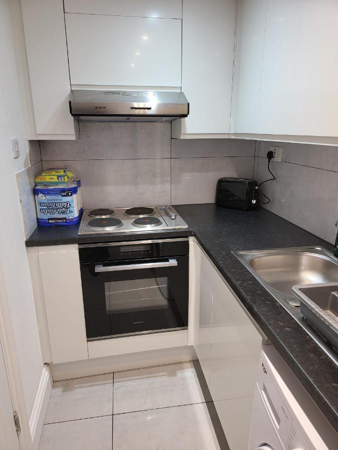 Apartamento Fancy Basement Flat B Londres Exterior foto
