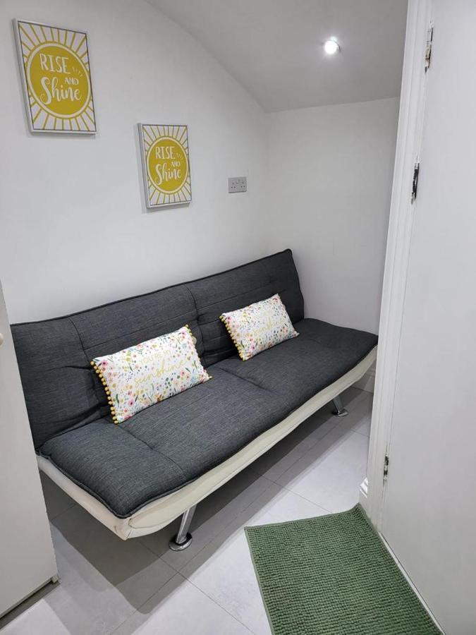 Apartamento Fancy Basement Flat B Londres Exterior foto